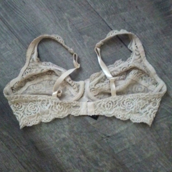 Size 36/C Tan Or Cream Color Bra No Underwire - Picture 4 of 7